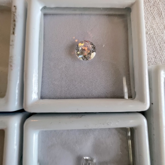 Swarovski ZIRCONIA clear stones multi-sizes,9 pcs - Picture 6 of 11